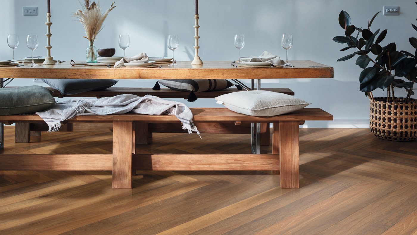 Dining room in a herringbone pattern in Golden Kent Ash RL44 floors